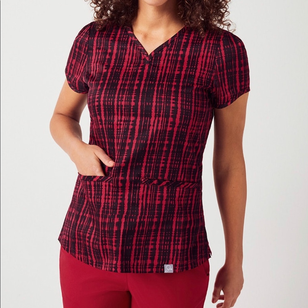 jaanuu sweetheart scrub top